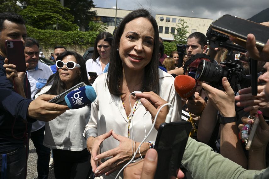 "Expropiar es robar": la frase evoca directamente a María Corina Machado, la irreverente opositora que hace una década desafió a un intocable Hugo Chávez y hoy conquista las primarias de la oposición de Venezuela. "Expropiar es robar": la frase evoca directamente a María Corina Machado, la irreverente opositora que hace una década desafió a un intocable Hugo Chávez y hoy conquista las primarias de la oposición de Venezuela. 