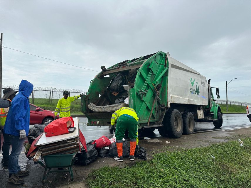 MiAmbiente y AAUD en operativo para erradicar desechos sólidos en Aeropuerto de Tocumen