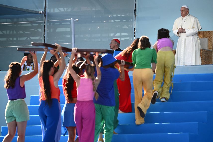 El papa Francisco presidió un vía crucis ante 800.000 peregrinos en la tarde del viernes en Lisboa, durante el tercer día de su visita a Portugal para la gran reunión de católicos de la Jornada Mundial de la Juventud (JMJ 2023). El papa Francisco presidió un vía crucis ante 800.000 peregrinos en la tarde del viernes en Lisboa, durante el tercer día de su visita a Portugal para la gran reunión de católicos de la Jornada Mundial de la Juventud (JMJ 2023).