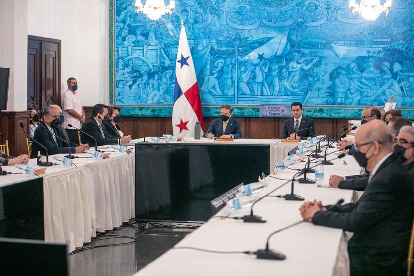 Nito Cortizo recibe informe de aspirantes a magistrados