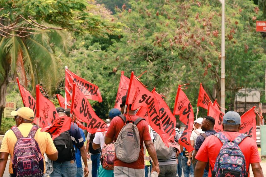 (CCIAP) lanzó este domingo un firme pronunciamiento en contra de los recientes paros convocados por el sindicato de trabajadores de la construcción y algunos gremios docentes, calificándolos de "medidas irresponsables". (CCIAP) lanzó este domingo un firme pronunciamiento en contra de los recientes paros convocados por el sindicato de trabajadores de la construcción y algunos gremios docentes, calificándolos de "medidas irresponsables".