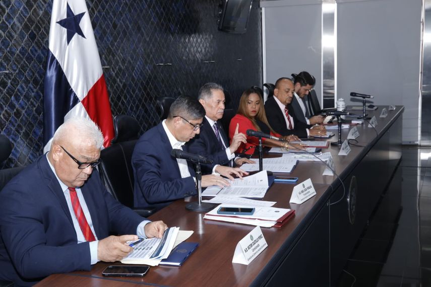 Diputados elevan a segundo debate el contrato minero