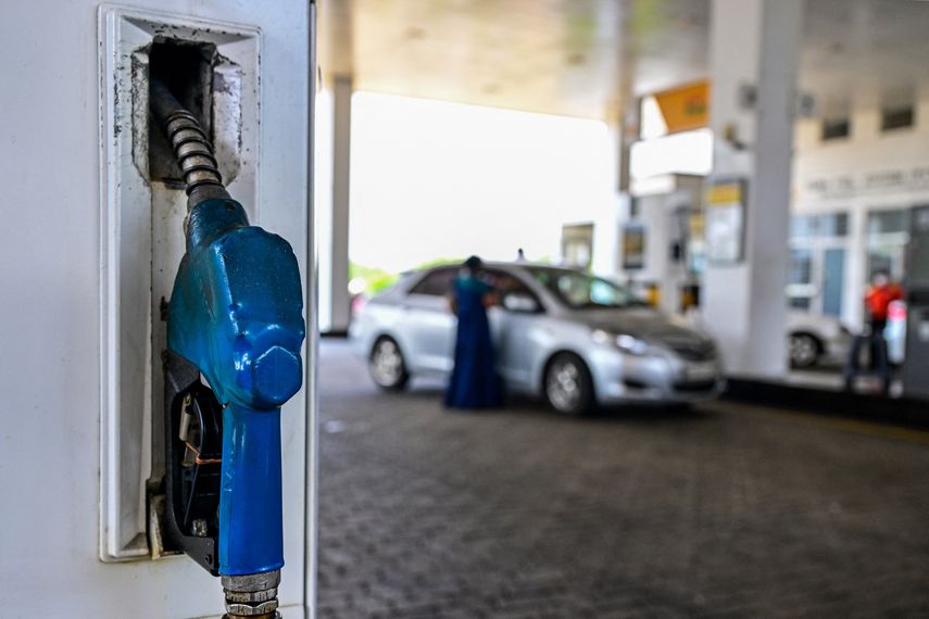 Los precios del petróleo cayeron el martes, en un mercado aliviado por las declaraciones de Donald Trump sobre la guerra en Oriente Medio y por la esperanza de que la Agencia Internacional de la Energía (AIE) libere crudo de sus reservas estratégicas.