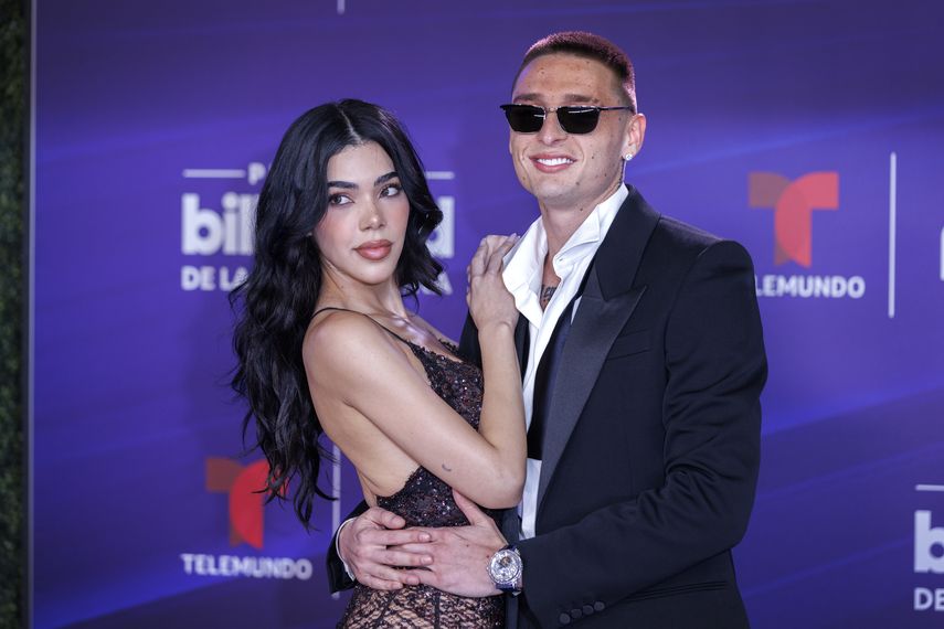 A los pies de Bad Bunny, el m&aacute;s premiado de la noche, con el mensaje cristiano en el regreso de Daddy Yankee, y un inicio musical de la temporada del Mundial 2026 con Wisin, Carlos Vives, Xavi y Emilia, los Latin Billboard llegaron este jueves a su edici&oacute;n 25.