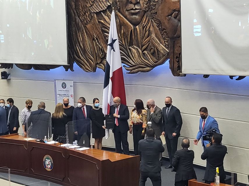 El pleno de la Asamblea Nacional ratificó a Dora Pérez Balladares, Luis Navas y Laury Melo como nuevos directores de la Junta Directiva de la Autoridad del Canal de Panamá (ACP), cargo que ocuparán por los próximos nueve años.