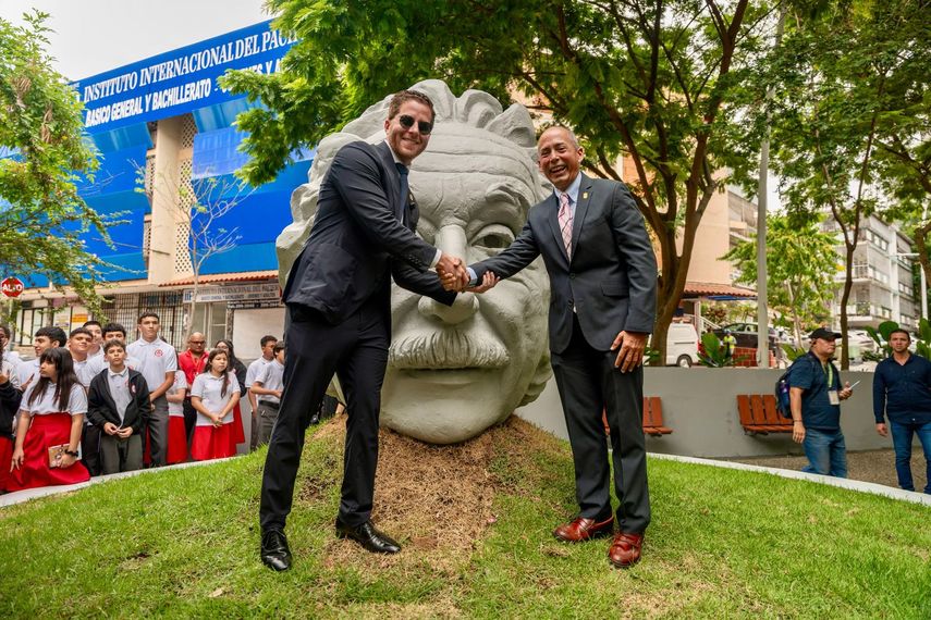 La icónica Cabeza de Einstein vuelve a brillar en El Cangrejo tras su restauración