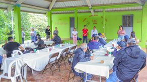 Canal de Panamá y el MIDA realizan gira de campo por la cuenca canalera