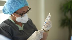 COVID-19: No hay reporte de muertes relacionadas con la vacunación