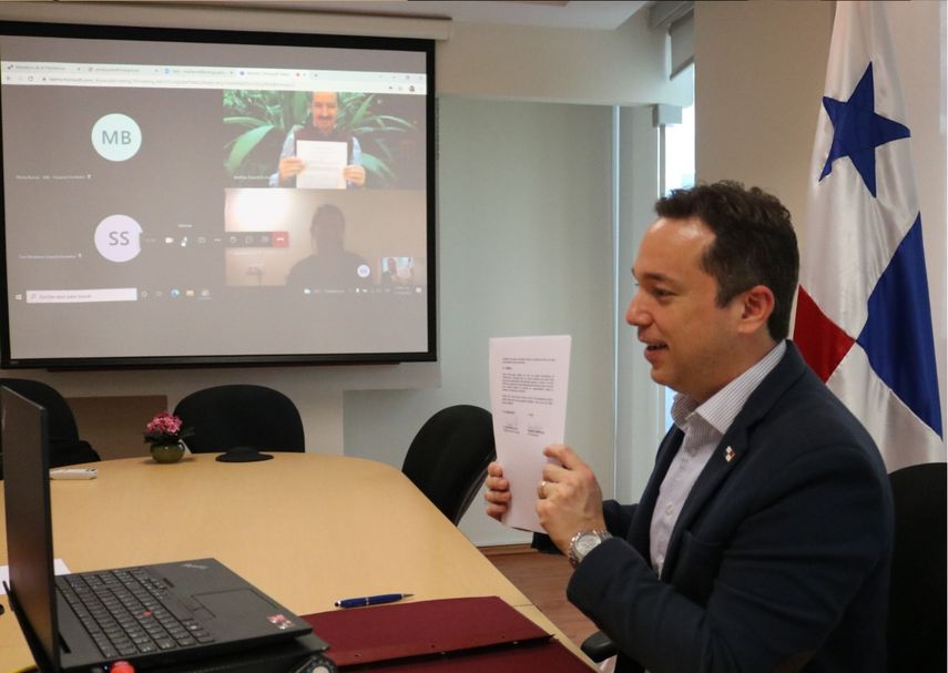 En términos de salud, las mujeres están más propensas a enfermedades pulmonares por exposición al humo debido a la preparación de alimentos a base de leña.
