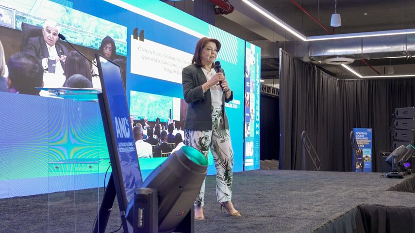 Con la participación de 409 alcaldes y representantes de corregimientos, la Autoridad Nacional de Descentralización (AND) celebró con éxito la segunda edición del Foro de Líderes Locales, bajo el lema “Impulsando el desarrollo productivo del país”. Con la participación de 409 alcaldes y representantes de corregimientos, la Autoridad Nacional de Descentralización (AND) celebró con éxito la segunda edición del Foro de Líderes Locales, bajo el lema “Impulsando el desarrollo productivo del país”.