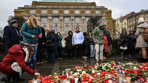 Policía checa investiga móvil de tiroteo que dejó 13 muertos en Praga