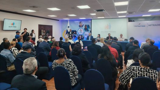 La mesa de salario mínimo esta compuesta por empresarios y trabajadores. La mesa de salario mínimo esta compuesta por empresarios y trabajadores.