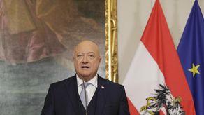 El conservador Christian Stocker asume como jefe de gobierno de Austria