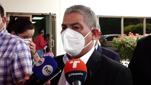 En una gira en Chiriquí, el ministro Sucre tomó posesión hoy como presidente del Patronato del Hospital Materno infantil, José Domingo de Obaldía, cumpliendo una ley que equipara todos los patronatos de hospitales en el país.