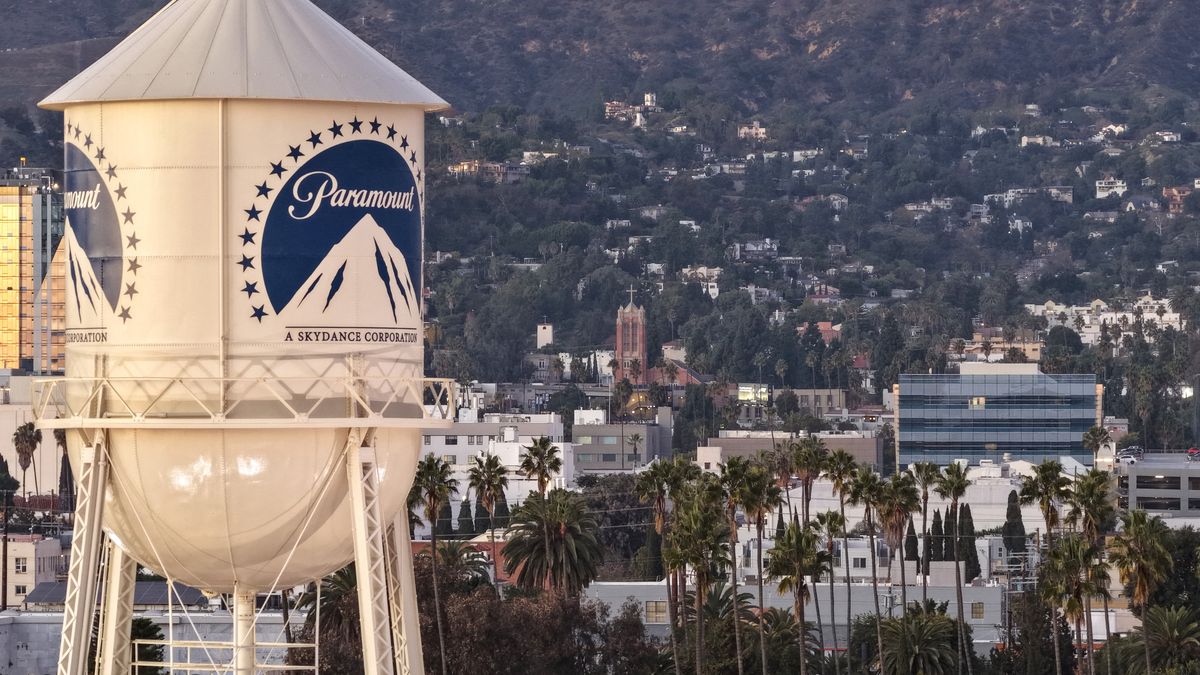 El conglomerado mediático estadounidense Paramount Skydance acordó la compra del grupo Warner Bros Discovery por 110.000 millones de dólares, luego de imponerse a Netflix en una reñida guerra de ofertas. El conglomerado mediático estadounidense Paramount Skydance acordó la compra del grupo Warner Bros Discovery por 110.000 millones de dólares, luego de imponerse a Netflix en una reñida guerra de ofertas.