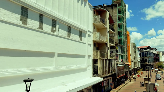 La Avenida Central Peatonal comienza a dejar atrás años de deterioro en sus fachadas para dar paso a un proceso de recuperación urbana y arquitectura en un tramo de 850 metros que se extiende desde la Plaza 5 de Mayo hasta el Parque Santa Ana. La Avenida Central Peatonal comienza a dejar atrás años de deterioro en sus fachadas para dar paso a un proceso de recuperación urbana y arquitectura en un tramo de 850 metros que se extiende desde la Plaza 5 de Mayo hasta el Parque Santa Ana.