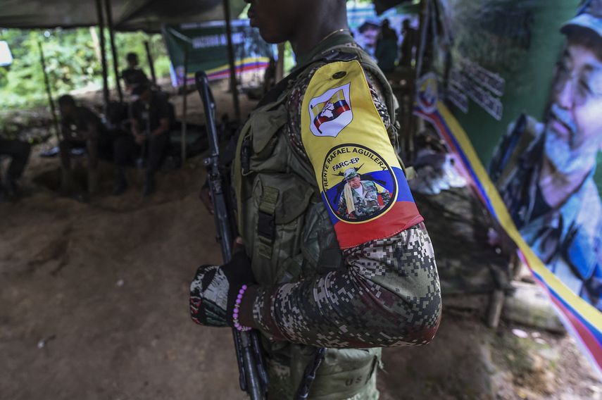 Las Fuerzas Armadas Revolucionarias de Colombia (FARC) firmaron un histórico acuerdo de paz con el gobierno de Colombia en 2016, al cabo de más de 50 años de lucha armada. Pero algunos de sus frentes se apartaron del proceso de desmovilización. Las Fuerzas Armadas Revolucionarias de Colombia (FARC) firmaron un histórico acuerdo de paz con el gobierno de Colombia en 2016, al cabo de más de 50 años de lucha armada. Pero algunos de sus frentes se apartaron del proceso de desmovilización.