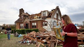 Misisipi enfrenta devastación tras tornados que mataron al menos a 25 personas