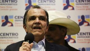 Renuncia candidato presidencial oficialista tras revés electoral en Colombia