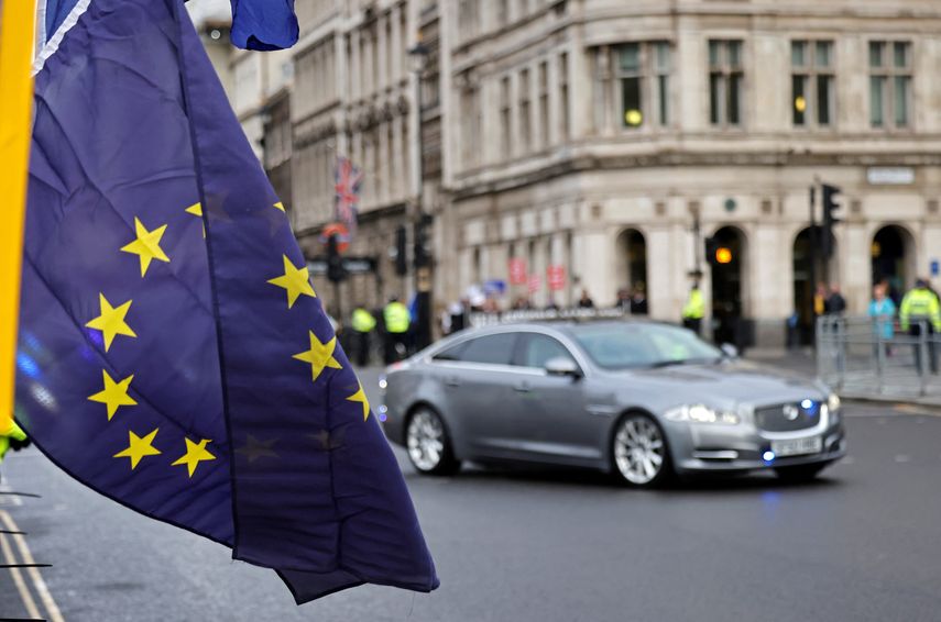 UE alcanza acuerdo sobre fin de autos de motor de combustión