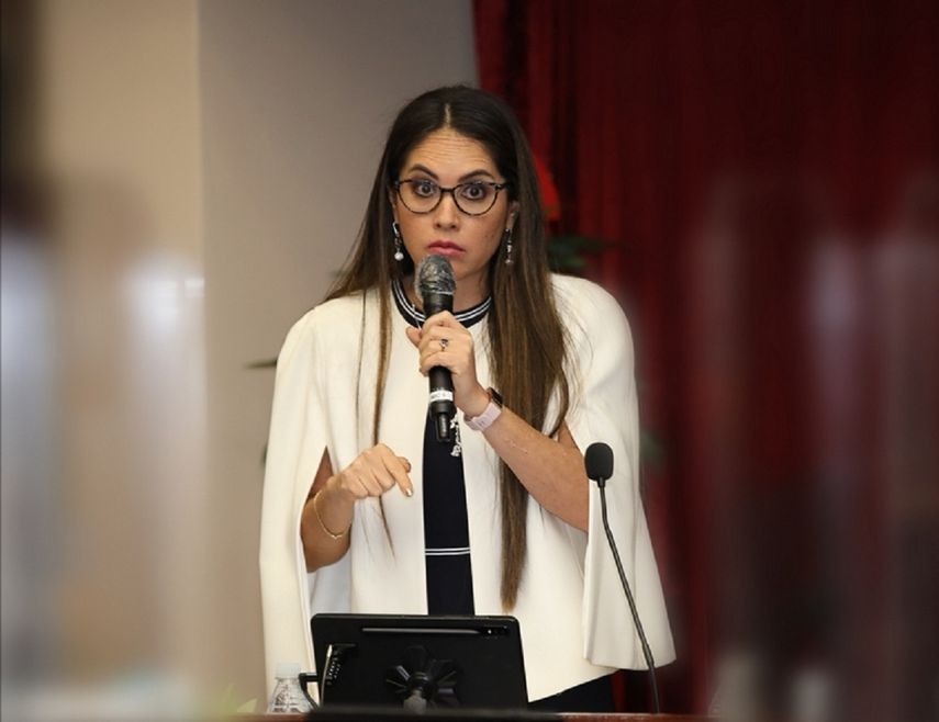 Zulay Rodríguez defiende beca de Ifarhu para su hija