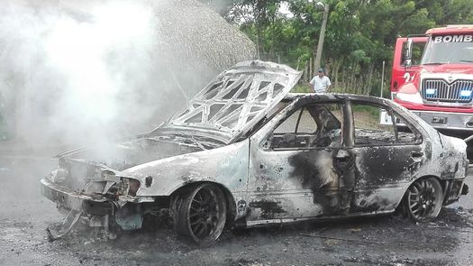 Alarmante aumento de incendios vehiculares, bomberos llaman a la prevención