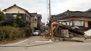 Japón recibe el Año Nuevo en medio de terremotos y tsunamis