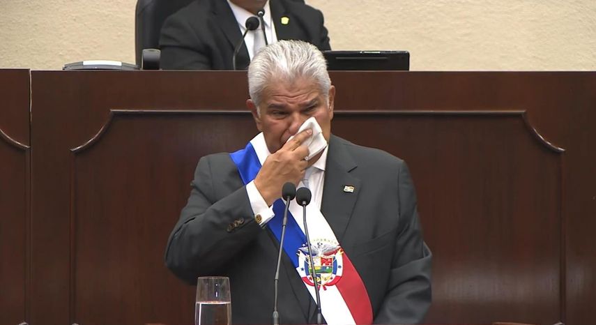 El presidente Mulino se quebró en su discurso ante el parlamente panameño.