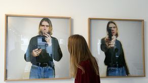 Una guitarra destrozada por Cobain subastada en casi $600 mil en Estados Unidos