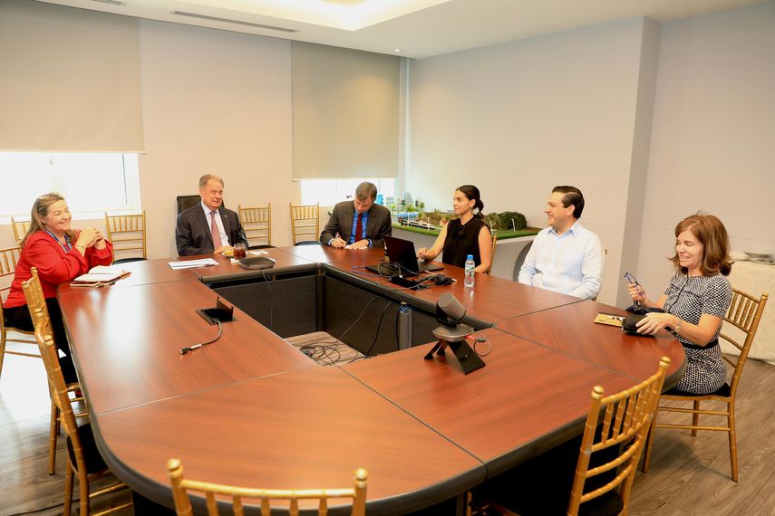 Proyecto del tren Panamá-David fue presentado al embajador de Estados Unidos