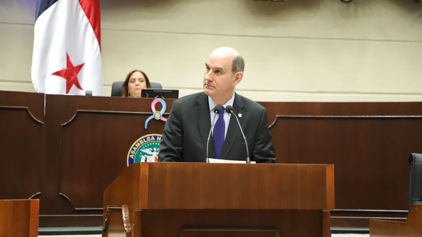 Felipe Chapman sustenta ante Asamblea presupuesto 2025 de B/. 26,084 millones