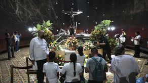 Fieles celebran viacrucis dentro de los templos en Nicaragua