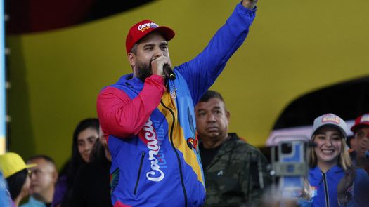 Nicolás Maduro Guerra, el hijo único del depuesto presidente de Venezuela Nicolás Maduro, dijo en una entrevista con el semanario alemán Der Spiegel que el chavismo tiene que pedir perdón por excesos y momentos difíciles que el país vivió bajo ese liderazgo. Nicolás Maduro Guerra, el hijo único del depuesto presidente de Venezuela Nicolás Maduro, dijo en una entrevista con el semanario alemán Der Spiegel que el chavismo tiene que pedir perdón por excesos y momentos difíciles que el país vivió bajo ese liderazgo.