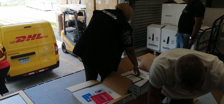 Minsa confirma la llegada de nuevo lote de vacunas contra la covid-19 Minsa confirma la llegada de nuevo lote de vacunas contra la covid-19