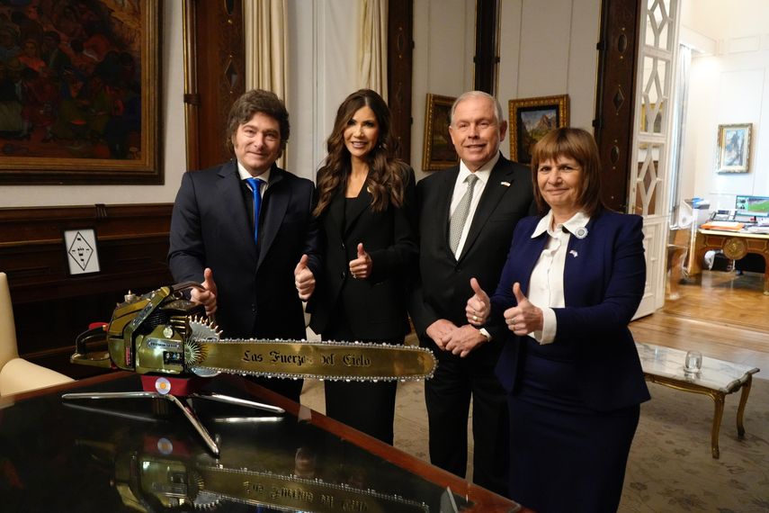 Gobiernos de Milei y Trump avanzan hacia la eliminaci&oacute;n de la visa para argentinos