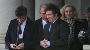 Estados Unidos tiende la mano a presidente argentino Javier Milei