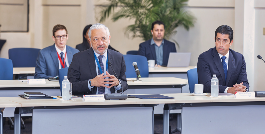 Con la participación de todos los ministerios y organizaciones que la conforman, el lunes 22 de julio se desarrolló la primera reunión ordinaria de la Comisión Interinstitucional de la Cuenca Hidrográfica del Canal de Panamá (CICH) bajo la nueva administración gubernamental. Con la participación de todos los ministerios y organizaciones que la conforman, el lunes 22 de julio se desarrolló la primera reunión ordinaria de la Comisión Interinstitucional de la Cuenca Hidrográfica del Canal de Panamá (CICH) bajo la nueva administración gubernamental.