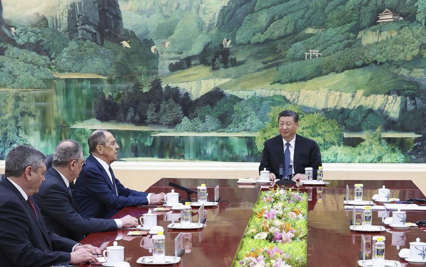 El presidente de China y el ministro de Rusia celebraron una conferencia de prensa en la que reafirmaron su solidaridad en asuntos internacionales. El presidente de China y el ministro de Rusia celebraron una conferencia de prensa en la que reafirmaron su solidaridad en asuntos internacionales.