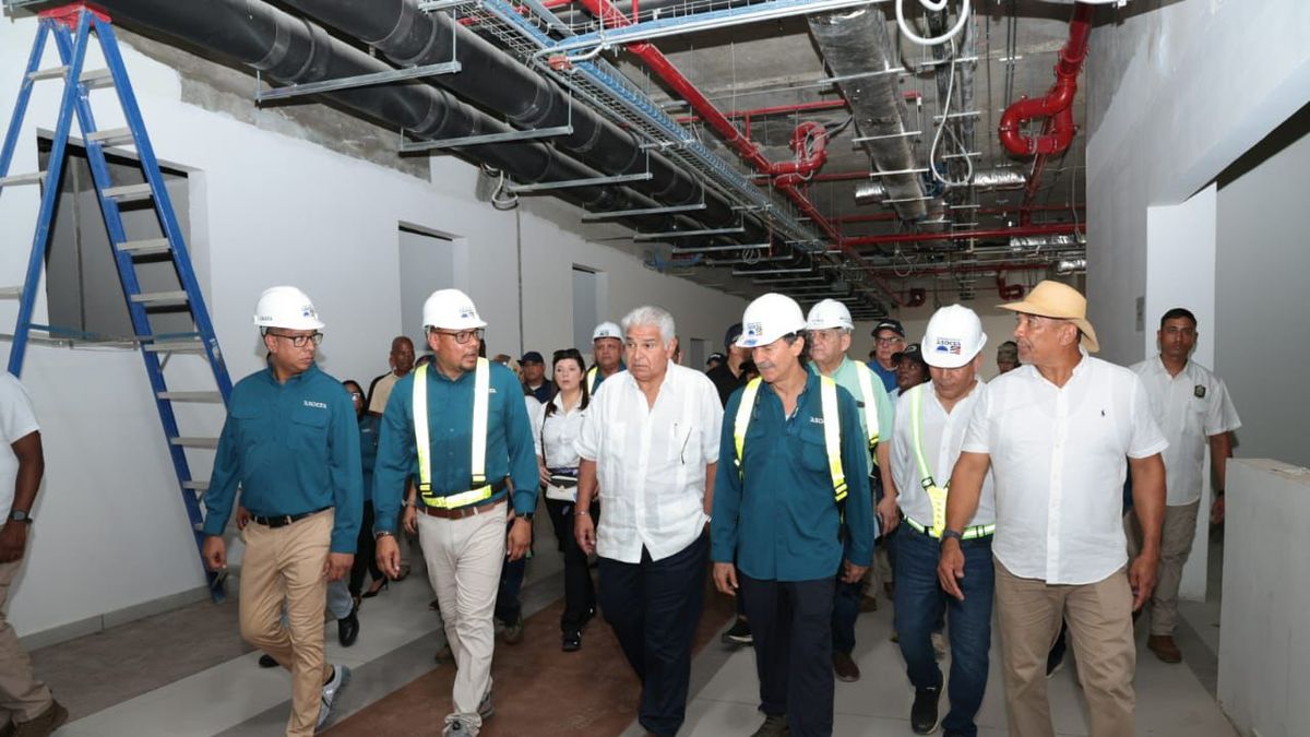 El presidente de la República, José Raúl Mulino, visitó este miércoles la construcción del nuevo Hospital de Metetí, en la provincia de Darién, una obra más que está siendo rescatada de la desidia de administraciones anteriores. El presidente de la República, José Raúl Mulino, visitó este miércoles la construcción del nuevo Hospital de Metetí, en la provincia de Darién, una obra más que está siendo rescatada de la desidia de administraciones anteriores.