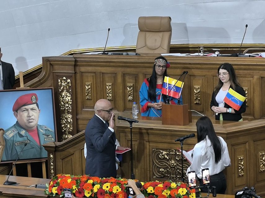 Parlamento de Venezuela ratifica directiva, cinco días antes de la jura de Nicolás Maduro