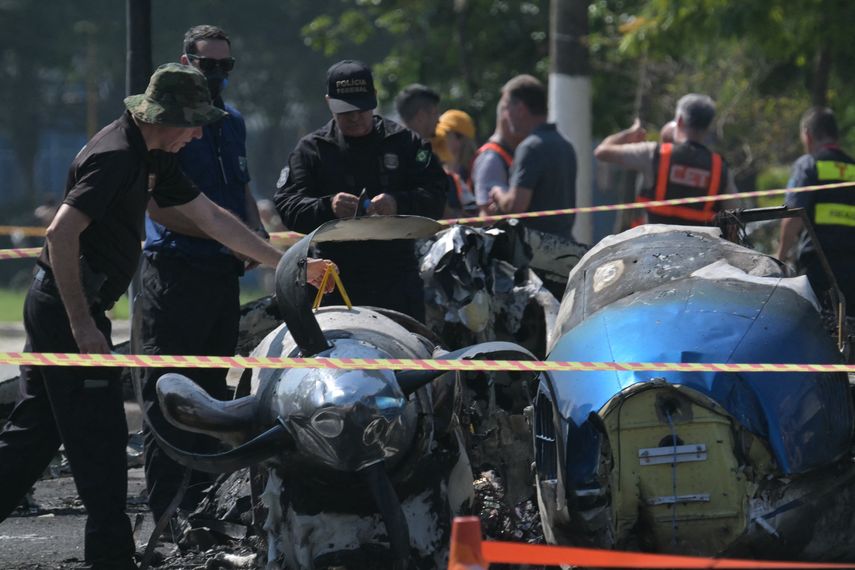 Avión cae en plena avenida de Sao Paulo y deja dos muertos y seis heridos