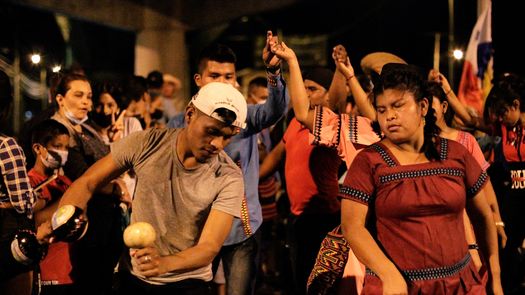 Pueblos indígenas decretan paro nacional indefinido con cierres de vías en diferentes puntos del país
