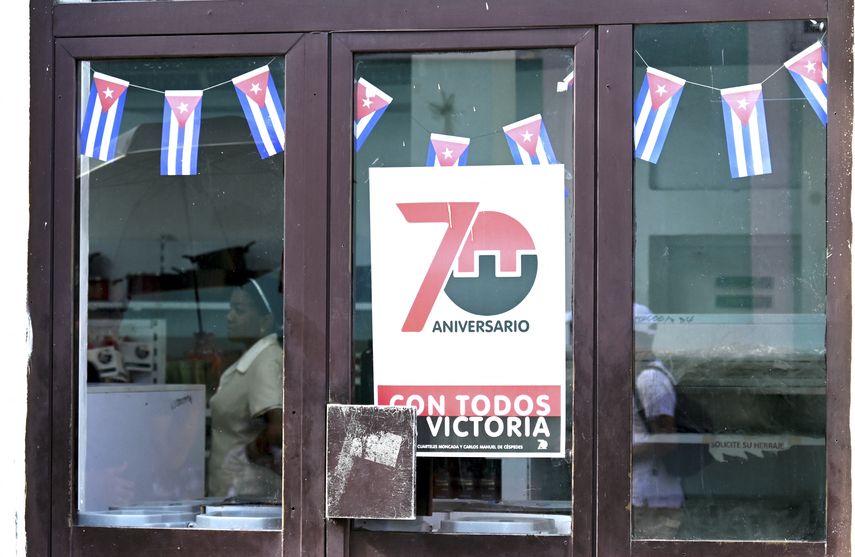 El anuncio del Banco Central de Cuba coincide también con cotizaciones récord del dólar y el euro. El anuncio del Banco Central de Cuba coincide también con cotizaciones récord del dólar y el euro.