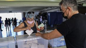 Estudio de Our World in Data indica que la democracia va en retroceso