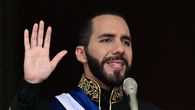 El gobierno del presidente salvadoreño Nayib Bukele propuso este martes en el Congreso, que controla, una reforma constitucional que establece la cadena perpetua para homicidas, violadores y terroristas, tras acusar a las oenegés de proteger a los pandilleros. El gobierno del presidente salvadoreño Nayib Bukele propuso este martes en el Congreso, que controla, una reforma constitucional que establece la cadena perpetua para homicidas, violadores y terroristas, tras acusar a las oenegés de proteger a los pandilleros.