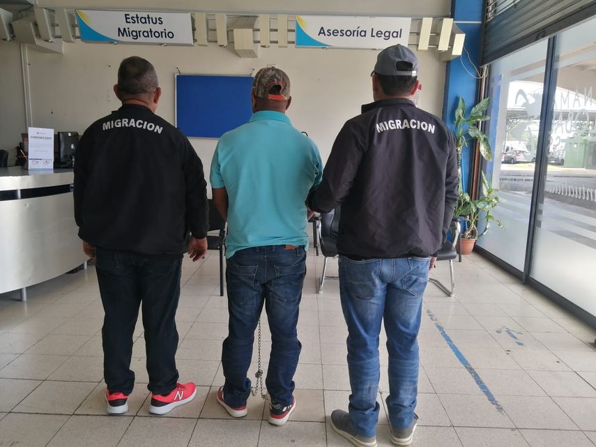 Migración aplica medidas a extranjeros con casos pendientes con la justicia.