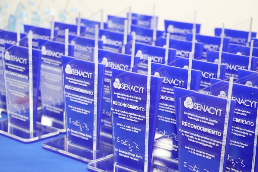 La Secretaría Nacional de Ciencia, Tecnología e Innovación (Senacyt) realizó el 9 de agosto un acto de reconocimiento para honrar a los estudiantes e investigadores tutores responsables de 35 proyectos de investigación científica que culminaron exitosamente. La Secretaría Nacional de Ciencia, Tecnología e Innovación (Senacyt) realizó el 9 de agosto un acto de reconocimiento para honrar a los estudiantes e investigadores tutores responsables de 35 proyectos de investigación científica que culminaron exitosamente.