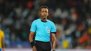 El Ministerio de Juventud y Deportes de Somalia defendió el martes la integridad del árbitro somalí Omar Artan, cuya entrada fue denegada el sábado en Estados Unidos donde debía trabajar durante el Mundial de fútbol, y mostró su apoyo inquebrantable.