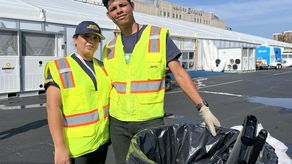 De Darién a la fiesta de Kamala Harris: los migrantes que recogen confeti de la convención