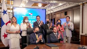 Cortizo firma Decreto de rebaja para 170 medicamentos